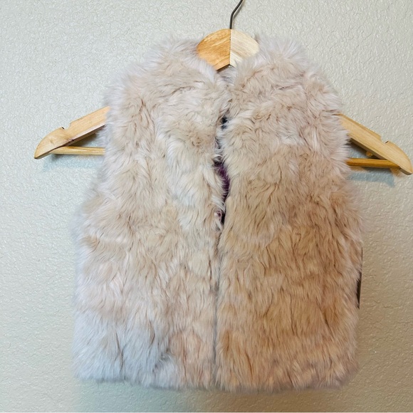 Mini Biden Girls Faux Fur Vest in Cream Size 2-3 Years - Picture 2 of 6